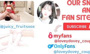 Одетая в девушку паука азиатка дрочит голому парню член от первого лица